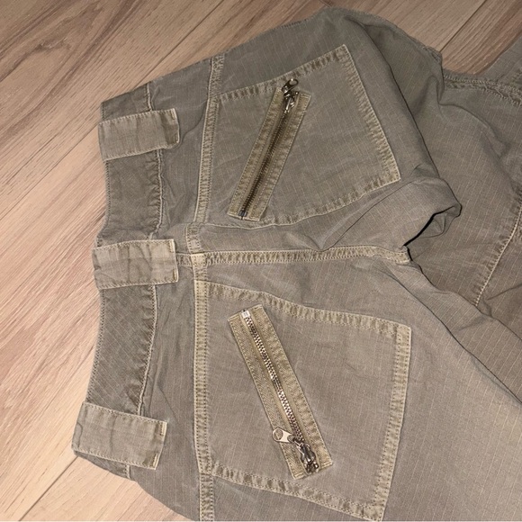Y2K JOIE Khaki Lowrise Flare Jeans - Picture 4 of 4